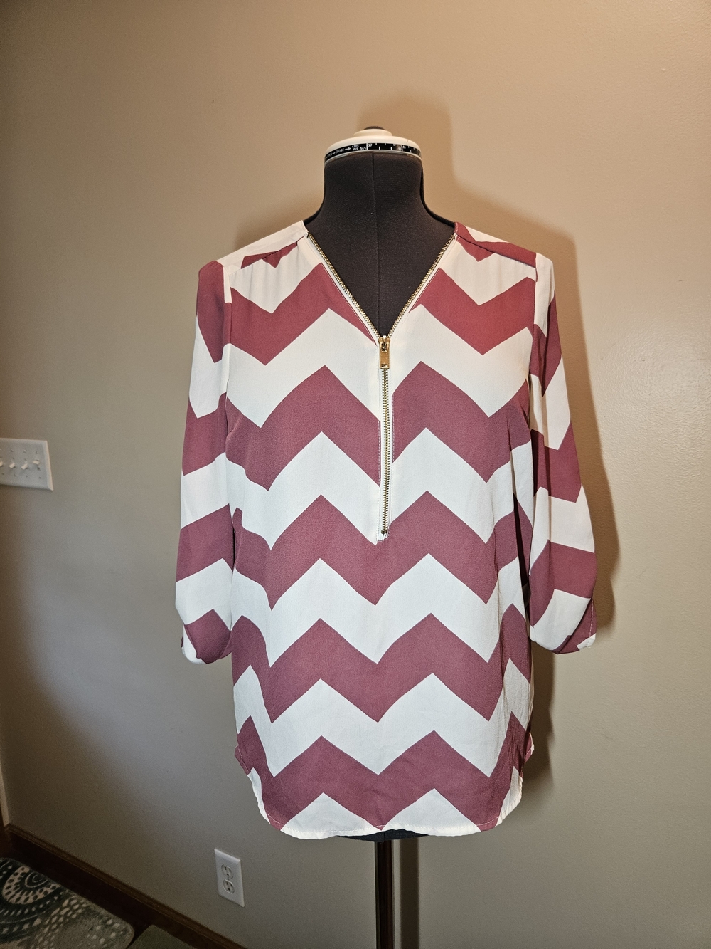 Women's Chevron Zip Tunic Top - Mauve & White